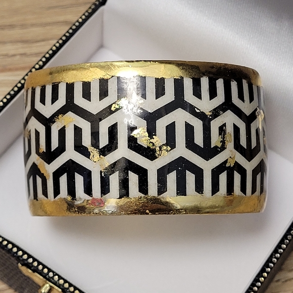 Evocateur Hera Cuff - Picture 11 of 12